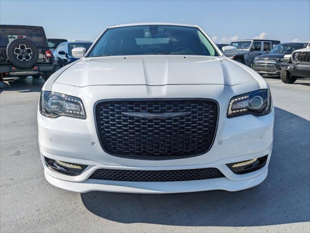 2022 chrysler 300 touring l