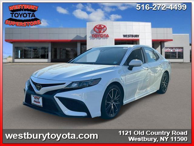 2022 toyota camry se