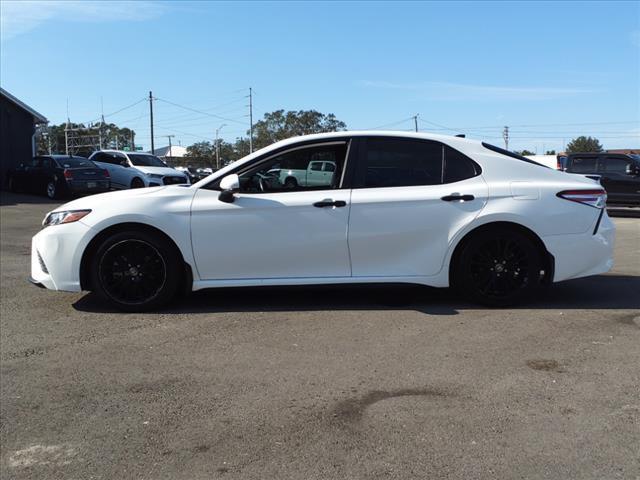 2020 toyota camry se