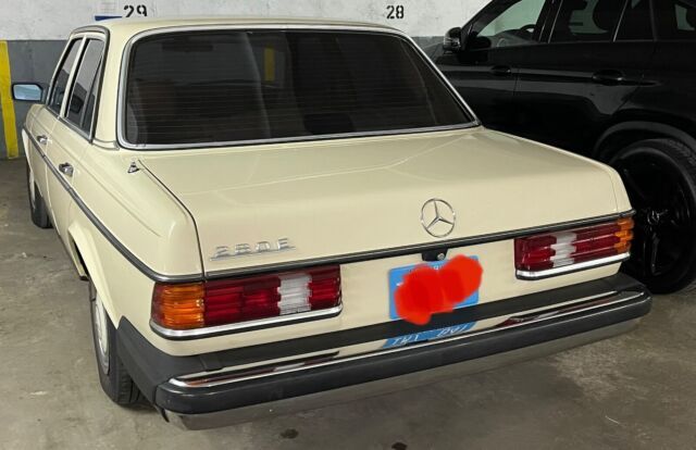 1981 280 e mercedes four-door sedan