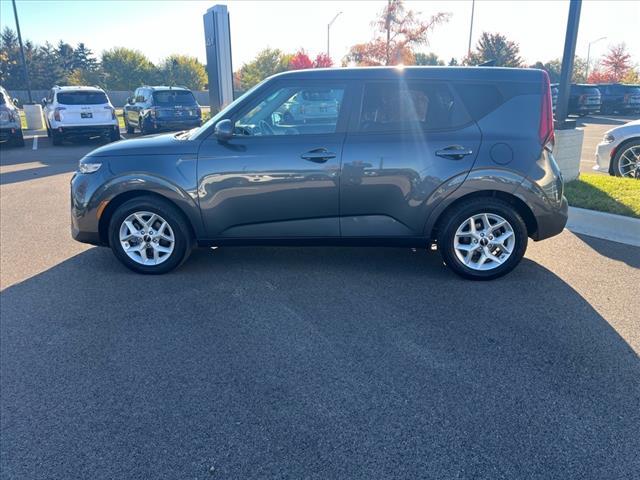 2022 kia soul lx