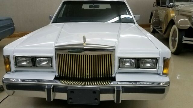 1989 lincoln continental-presidential edition - like new!