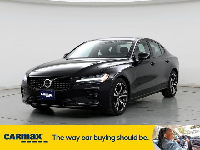 2024 volvo s60 b5 plus dark theme