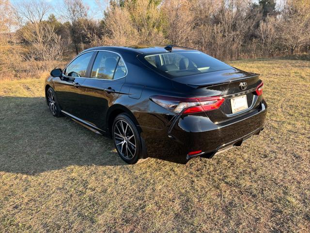 2022 toyota camry se