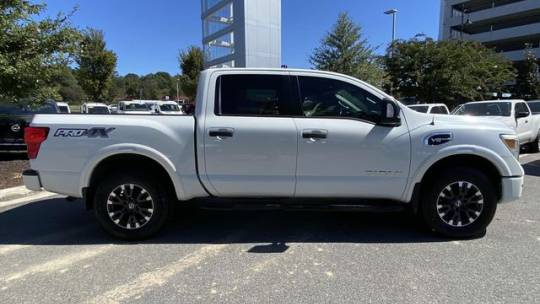 2017 nissan titan pro-4x