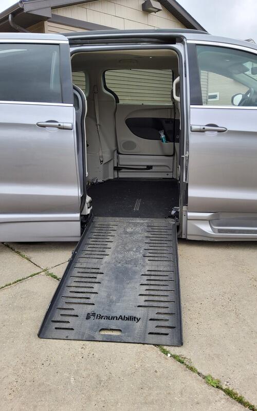 2021 crysler voyager van with braun ability