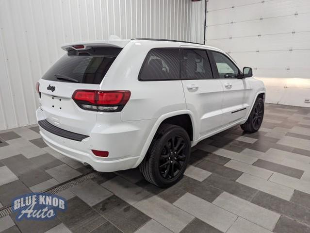 2022 jeep grand cherokee laredo