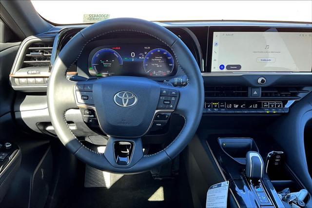 2025 toyota crown signia xle