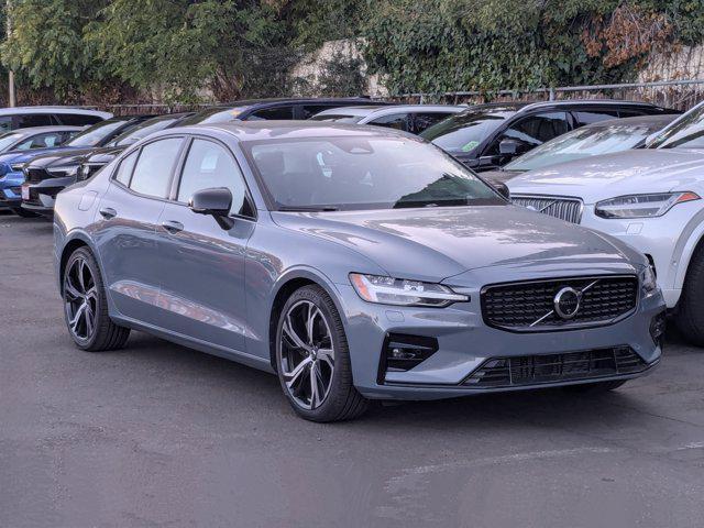 2024 volvo s60 plus dark theme