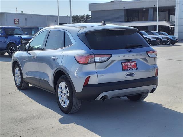 2022 ford escape se