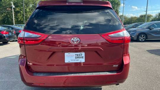 2020 Toyota Sienna xle