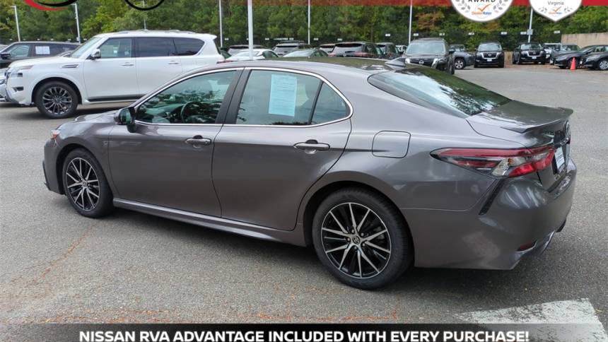 2022 toyota camry se