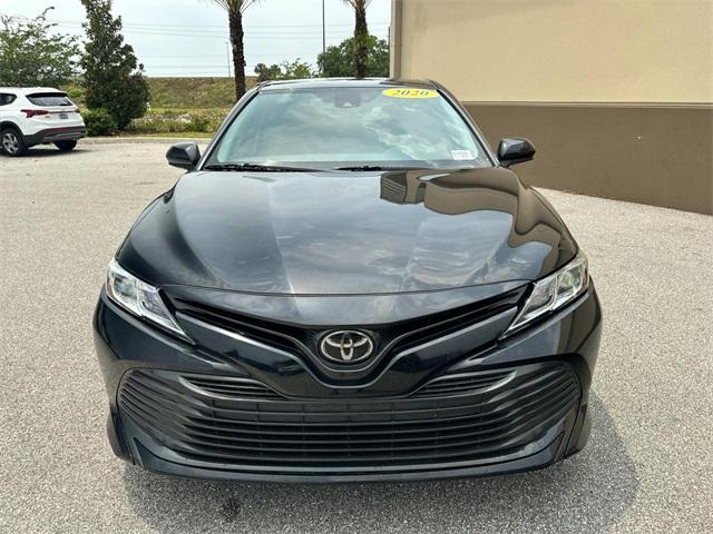 2020 toyota camry le