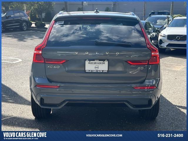 2024 volvo xc60 b5 plus dark theme