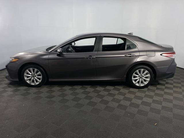 2020 toyota camry le