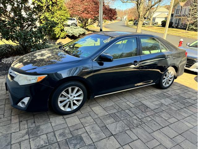 2014 toyota camry hybrid xle