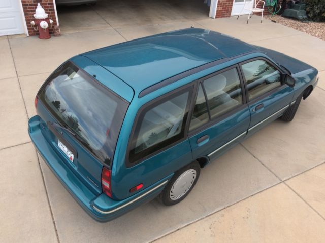 mercury tracer/ ford escort series station wagon