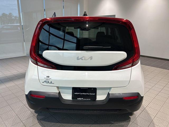 2022 kia soul lx