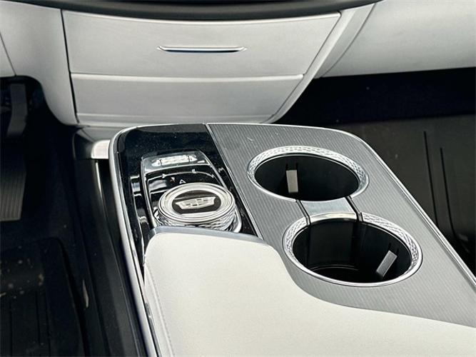 new 2024 cadillac lyriq luxury