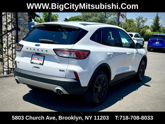 2020 ford escape se