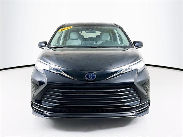 2022 toyota sienna le