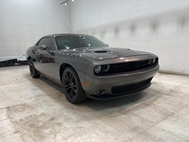 2016 dodge challenger sxt