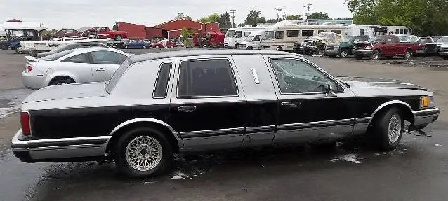 1990 lincoln town car personal limousine. very rare