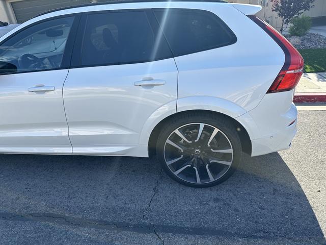 2023 volvo xc60 b6 ultimate dark theme