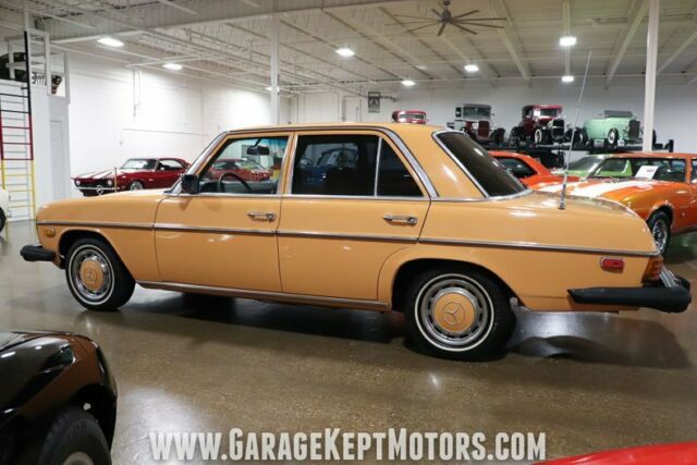 1975 mercedes-benz 300d yellow sedan 142219 miles