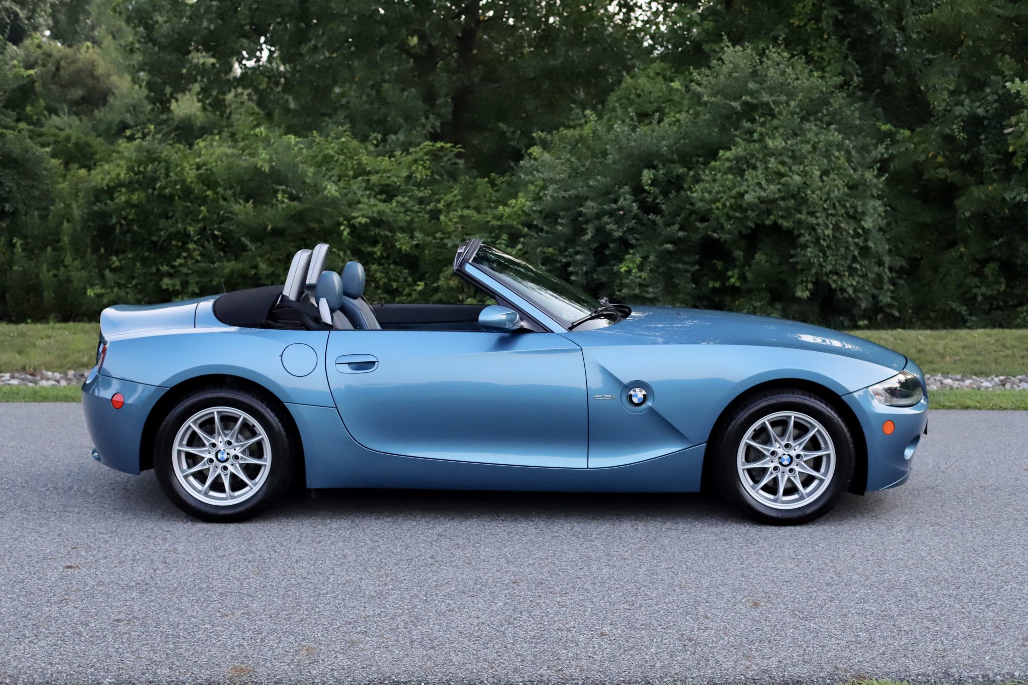 2005 bmw z4 2.5i roadster 5-speed