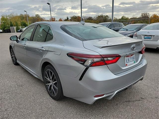 2022 toyota camry se