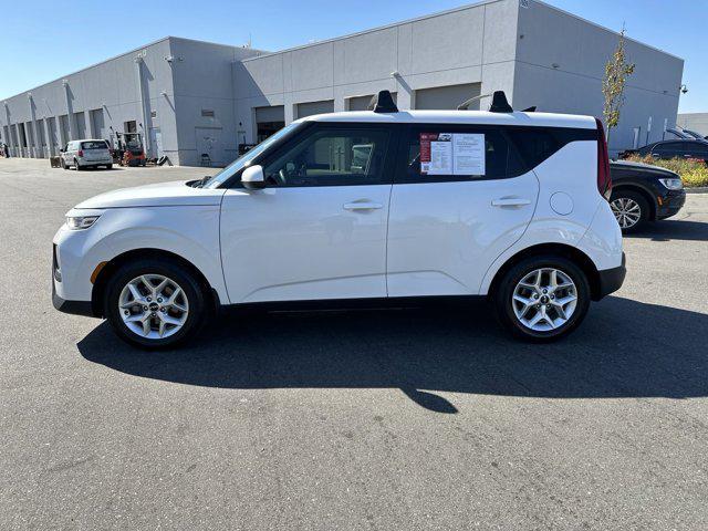 2022 kia soul lx