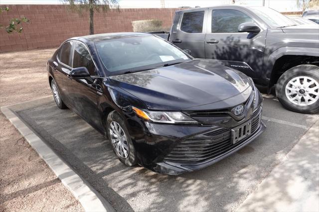 2020 toyota camry le