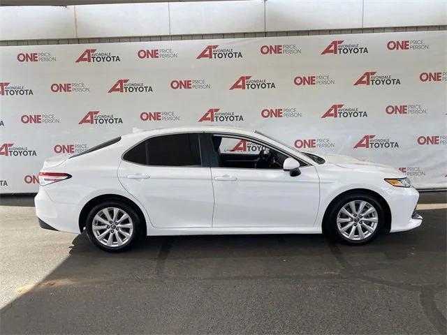2020 toyota camry le