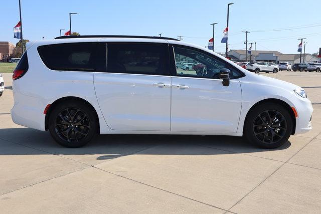 2024 chrysler pacifica touring-l