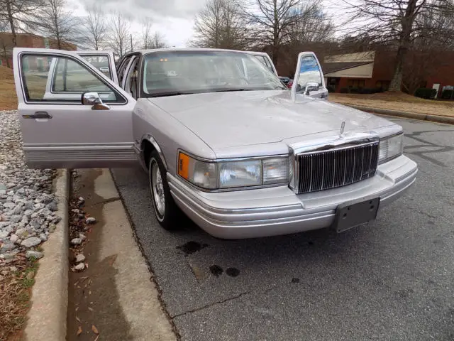 1992 lincoln town car, had 36,500 miles owned by famous