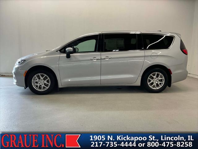 2023 chrysler pacifica touring