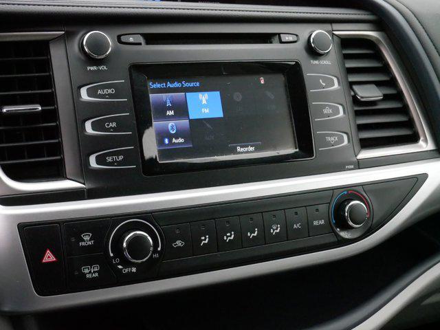 2017 toyota highlander le