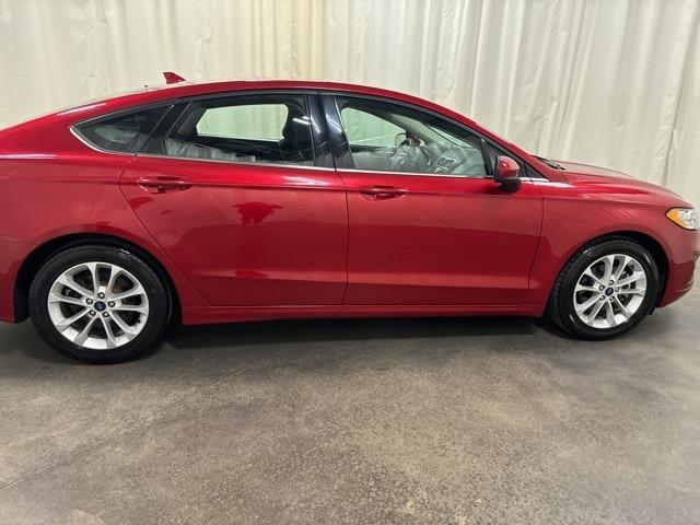2020 ford fusion se