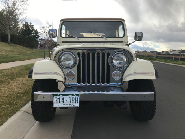 1986 cj-7 laredo only 69k dana 44 rear end beige color