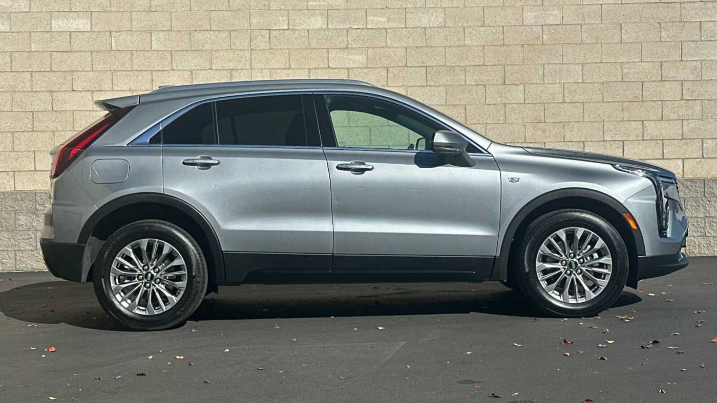 2024 cadillac xt4 premium luxury