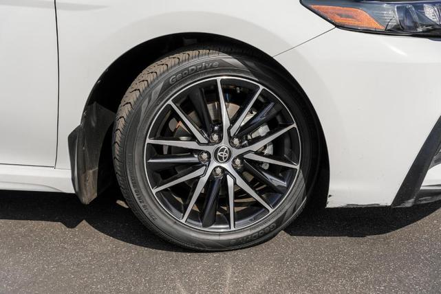 2022 toyota camry se