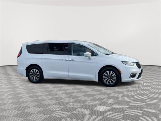 2022 chrysler pacifica in plymouth, michigan