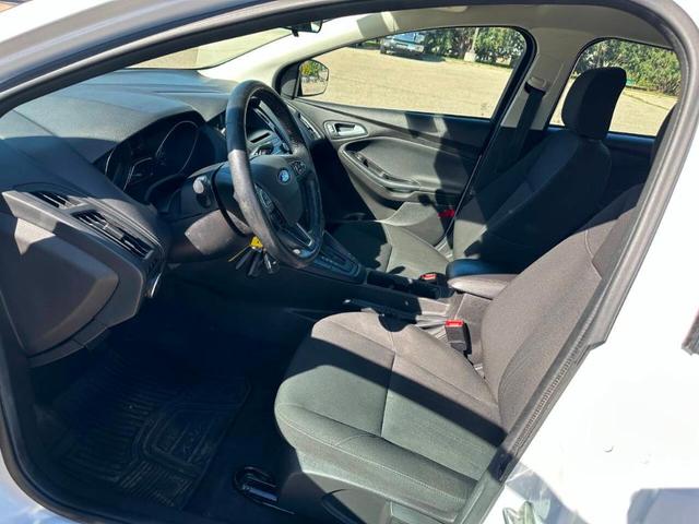 2017 ford focus se