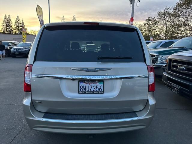 2014 chrysler town & country touring