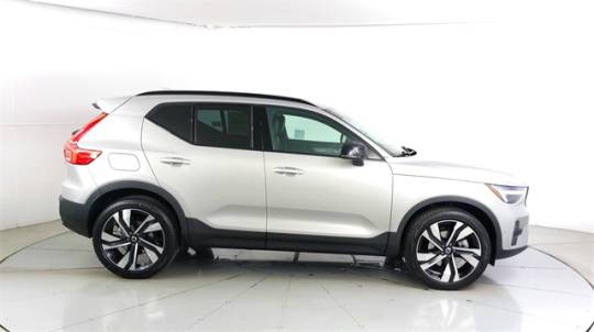 2025 Volvo XC40