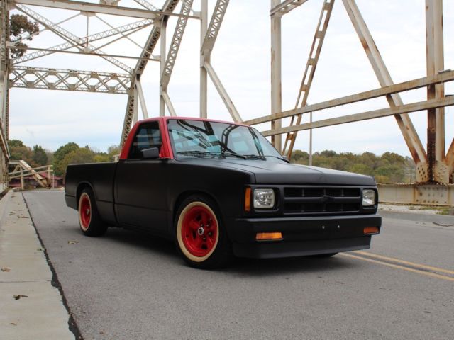 1989 chevrolet s-10 custom 350 v8 *very clean* matte black