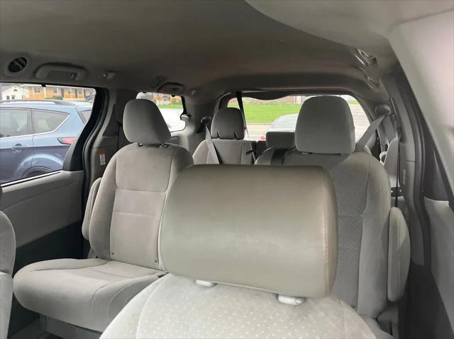 2017 toyota sienna le