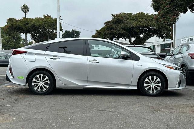 2020 toyota prius prime le