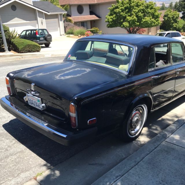 beautiful rolls royce silver shadow, still runs, perfect for restoration project